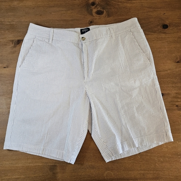 Ben Sherman Mens Shorts 38 Regular Fit Stretch Seersucker White/Blue - Picture 1 of 9
